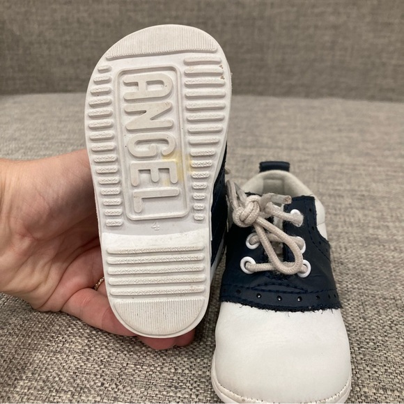 Angel size 4 white navy saddle shoes play condition for the tips of the toes - Picture 4 of 5